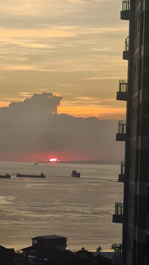 Cozy Penthouse 2Br Suite W Balcony - Amazing Manila Bay View And City Skyline Near Moa Pasay Exterior foto